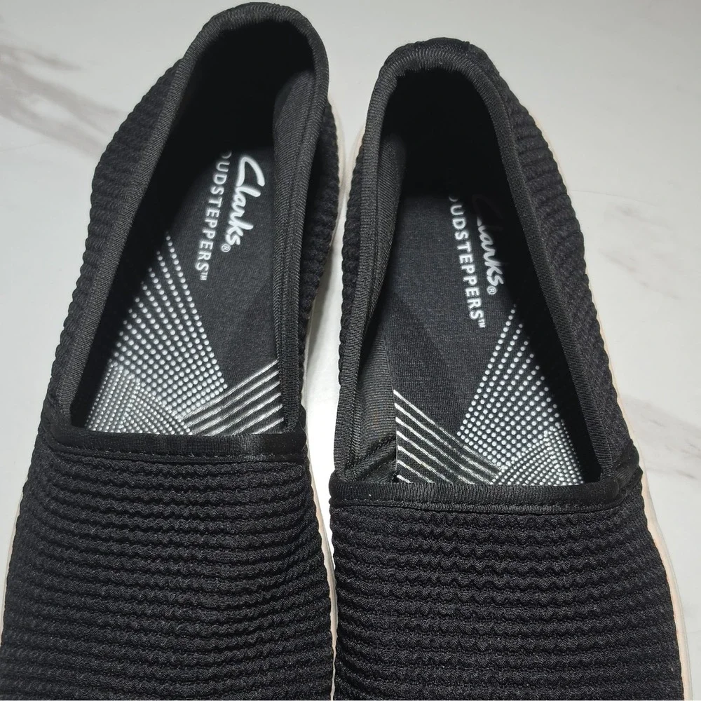 Clarks Women's Black‎ Knit Slip-On Flat Comfort Round Toe Size 8.5 M EU 39.5
